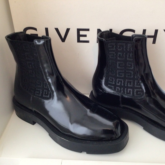 Givenchy Patent Leather Chelsea Booties with Monogram Elastic Insert. Size 6 - Picture 9 of 9